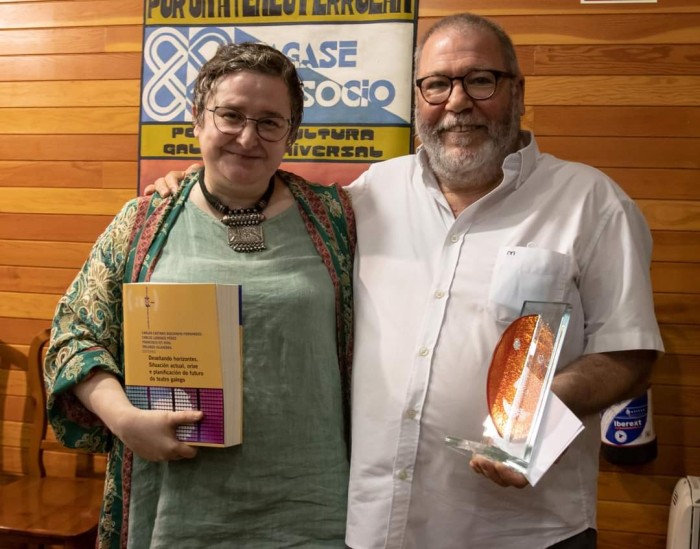 LUCIANO FERNÁNDEZ, DIRECTOR TÉCNICO DO PADROADO DE CULTURA DE NARÓN, É PREMIADO POLA ACADEMIA GALEGA DE TEATRO.