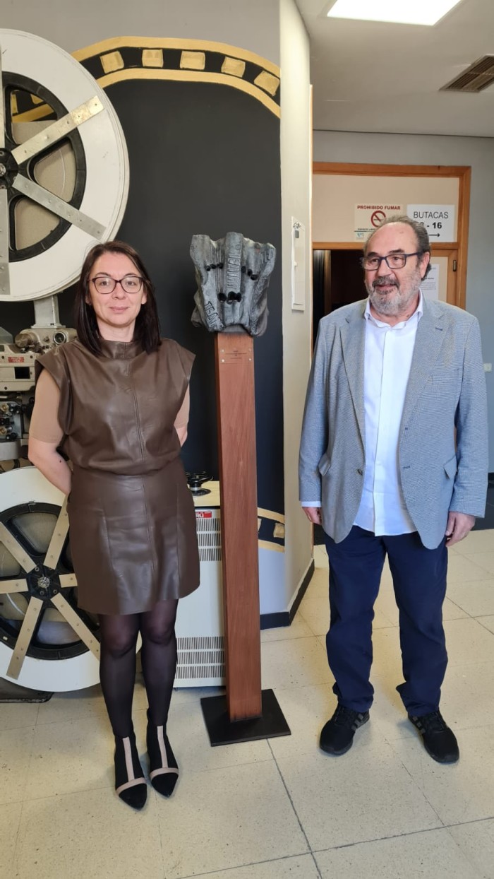 Entrega do galardón "capital senlleira do Teatro Galego, 2024" ao Concello de Muros.